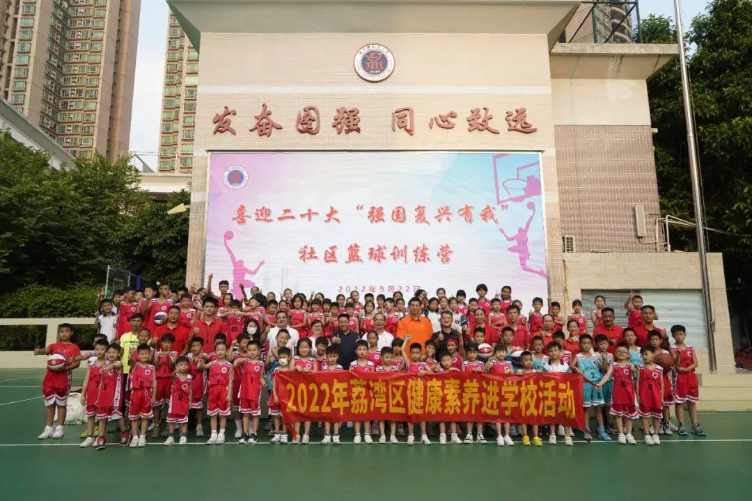 如何使用专业设备进行高效的篮板训练?_0